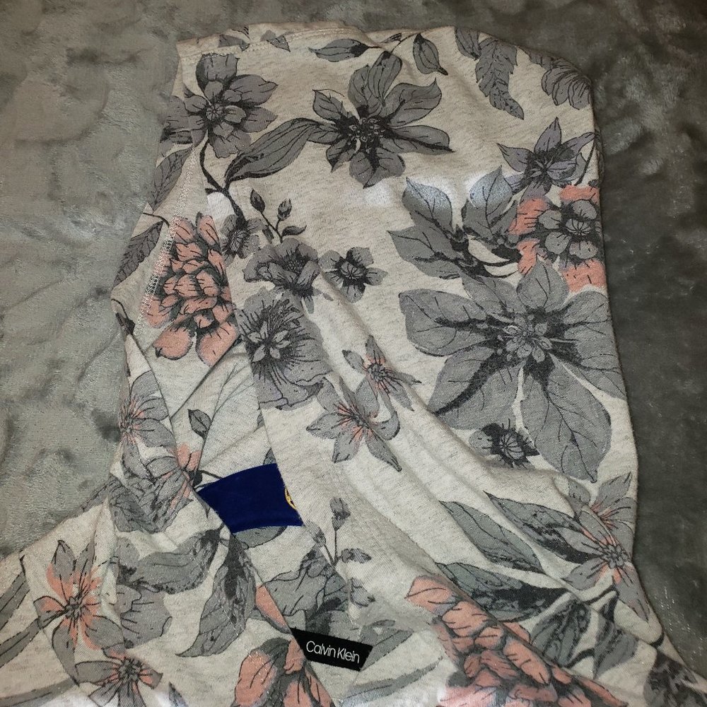 💋Calvin Klein Floral Hoddie 2 Listings for $15💋 - Picture 4 of 5